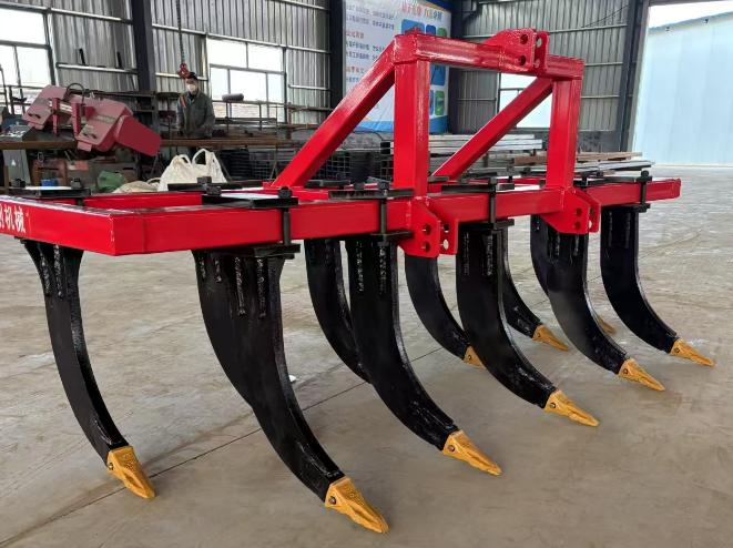 Heavy-duty subsoiler with bucket teeth